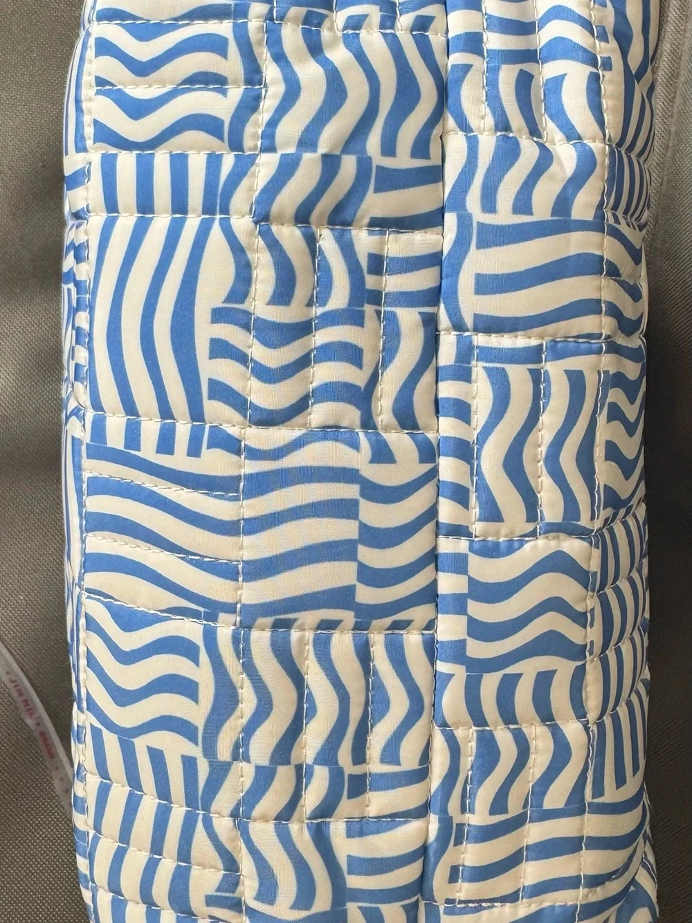 Sonia Kashuk Medium Loaf Makeup Bag - Blue Patterned Quilted New with Tag. Bin#9